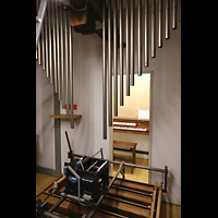 Röhrenglocken im Fernwerk und Blick auf den Stimm-Spieltisch Passau, Dom St. Stephan, Röhrenglocken im Fernwerk und Blick auf den Stimm-Spieltisch