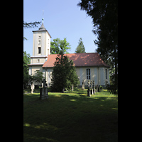 Berlin, Dorfkirche Heiligensee, Außenansicht von Süden mit Friedhof