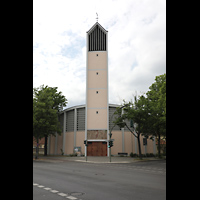 Berlin, St. Bernhard Tegel, Fassade mit Turm