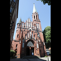Berlin, Herz-Jesu-Kirche Tegel, Fassade mit Turm