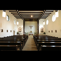 Berlin, St. Joseph Tegel, Innenraum in Richtung Altar