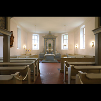 Berlin, Dorfkirche Heiligensee, Innenraum in Richtung Altar
