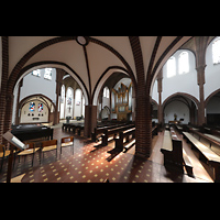 Berlin, St. Marien, Blick bom Seitenschiff zur Orgel und zum Altarraum