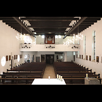 Berlin, Maria-Gnaden, Innenraum in Richtung Orgel