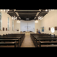 Berlin, Maria-Gnaden, Innenraum in Richtung Altar