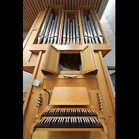 Berlin, St. Martin, Orgel mit Spieltisch perspektivisch