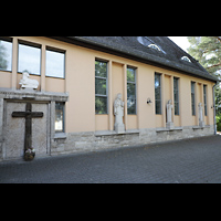 Berlin, St. Hildegard Frohnau, Innenhof, rechte Auenseite