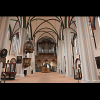Berlin, Museum Nikolaikirche, Innenraum in Richtung Orgel