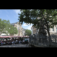 Bamberg, St. Martin, Blick vom Neptunbrunnen (rechts) auf St. Martin