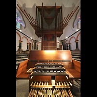 Mönchengladbach, Münster St. Vitus, Orgel mit Spieltisch (beleuchtet)