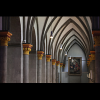 Mönchengladbach, Münster St. Vitus, Kapitelle und Gewölbe im Seitenschiff