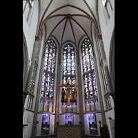 Mönchengladbach, Citykirche, Chorraum mit Kruzifix