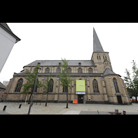Mönchengladbach, Citykirche, Außenansicht mit Kirchplatz von Norden