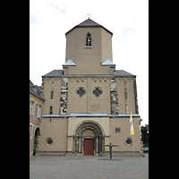 Mönchengladbach, Münster St. Vitus, Fassade mit Westturm von außen
