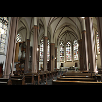 Willich, St. Johannes Baptist, Seitlicher Blick zum Chorraum und zur Orgel