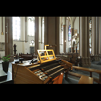Willich, St. Johannes Baptist, Blick über den Spieltisch in die Kirche