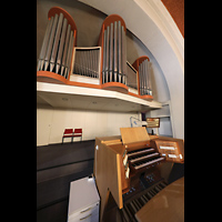 Berlin, Dorfkirche Alt Tegel, Orgel mit Spieltisch seitlich