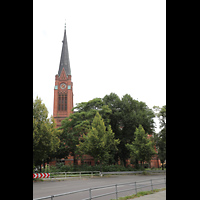 Berlin, American Church in Berlin (ehem. Lutherkirche am Dennewitzplatz), Außenansicht mit 88 m hohem Turm von der Bülowstraße