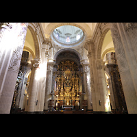 Sevilla, Iglesia de El Salvador, Innenraum in Richtung Chor