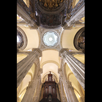 Sevilla, Iglesia de El Salvador, Blick in die Vierung und zur Orgel