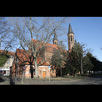 Berlin, Alte Pfarrkirche 'Zu den Vier Evangelisten' (Dorfkirche Pankow), Ansicht von Südwesten
