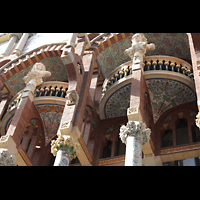 Barcelona, Palau de la Mùsica Catalana, Fassadendetails mit Büsten berühmter Komponisten