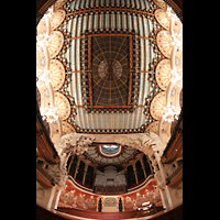 Barcelona, Palau de la Mùsica Catalana, Blick zur Decke und zur Orgelbühne