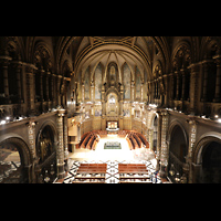 Montserrat, Abadia de Montserrat, Basílica Santa María, Blick vom Triforium in den Chorraum - links die Hauptorgel
