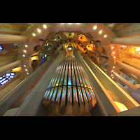 Barcelona, La Sagrada Familia, Rückseitiger Prospekt der Chororgel mit Blick ins Chorgewölbe