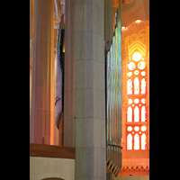 Barcelona, La Sagrada Familia, Seitlicher Blick auf den vorder- und rückseitigen Prospekt der Chororgel