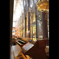 Barcelona, La Sagrada Familia, Blick ber den Spieltisch ins Langhaus