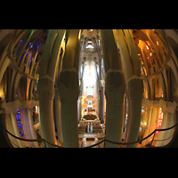 Barcelona, La Sagrada Familia, Blick vom Triforium in der Apsis ins Langhaus