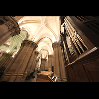 Barcelona, La Sagrada Familia, Krypta-Orgel mit Spieltisch