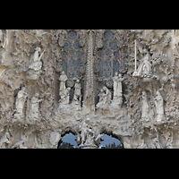 Barcelona, La Sagrada Familia, Portal der Barmherzigkeit - Darstellung der Geburt Jesu und des Siegs des Lebens
