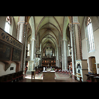 Helmstedt, Stadtkirche St. Stephani, Innenraum in Richtung Orgel