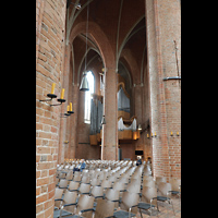 Hannover, Marktkirche St. Georgii et Jacobi, Blick vom nrdlichen Seitenschiff ins Hauptschiff und zur Orgel