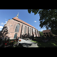Hinte (Ostfriesland), Reformierte Kirche, Kirche und Glockenturm von Sden gesehen