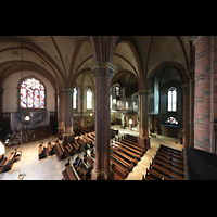 Papenburg, St. Antonius, Blick von der Empore im nrdlichen Querhaus zur Haupt- und Chororgel