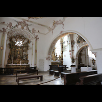 Regensburg, Stiftspfarrkirche St. Kassian, Nrdliches Seitenschiff mit Altar und Blick zum Hochaltar