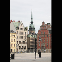 Stockholm, Deutsche St. Gertruds-Kirche, Blick von der Brcke Riddarsholmen auf den Kirchturm