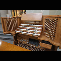 Stockholm, Hedvig Eleonora kyrka, Allen-Spieltisch (Hybrid-Orgel) seitlich