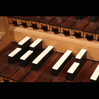 Stockholm, Deutsche St. Gertruds-Kirche, Tasten der Kurzen Oktave am Spieltisch der Dben-Orgel