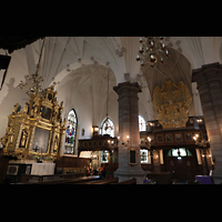 Stockholm, Deutsche St. Gertruds-Kirche, Altarraum und rechte Seitenempore mit Dben-Orgel