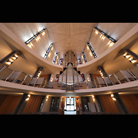 Stockholm, Uppenbarelsekyrkan (Auferstehungskirche), Orgel im Raum perspektivisch