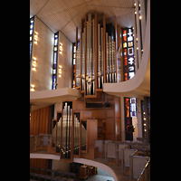 Stockholm, Uppenbarelsekyrkan (Auferstehungskirche), Blick von der Seitenempore auf die Orgel