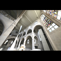 Kln (Cologne), Jesuitenkirche / Kunst-Station St. Peter, Seitlicher Blick auf Spieltisch in die Kirche