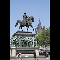 Kln (Cologne), Gro St. Martin, Reiterstandbild Knig Friedrich Wilhelm III auf dem Heumarkt, rechts: Turm von Gro St. Martin