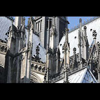 Köln (Cologne), Dom St. Peter und Maria, Strebewerk und Fialen an der nordöstlichen Vierung