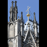 Köln (Cologne), Dom St. Peter und Maria, Strebewerk und Fialen an der Ostseite des nördlichen Querhauses