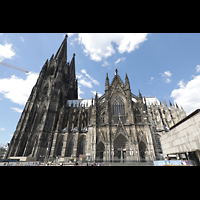 Köln (Cologne), Dom St. Peter und Maria, Seitenansicht von Süden vom Roncalliplatz